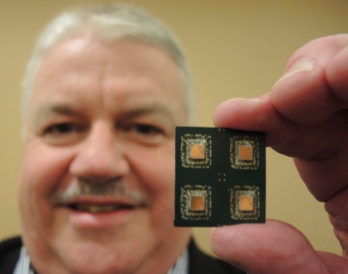 NXP's Geoff Lees shows samples of his FD-SOI i.MX chips. (Image: EE Times) 